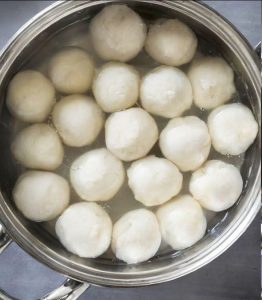 To przepis, który nigdy nie zawodzi i jest przekazywany z pokolenia na pokolenie w mojej rodzinie. Zawsze do niego wracam, gdy potrzebuję czegoś słodkiego.