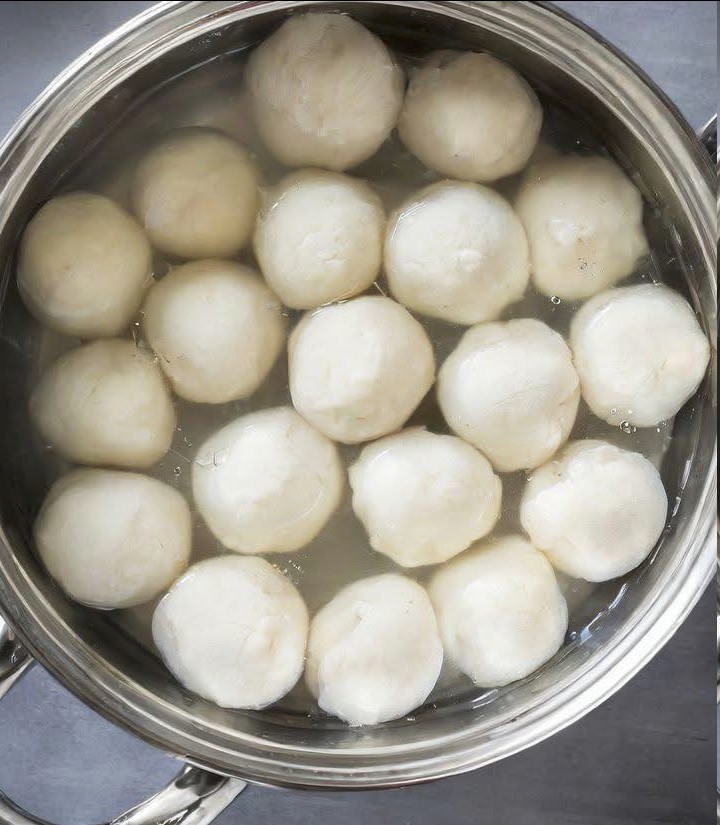 To przepis, który nigdy nie zawodzi i jest przekazywany z pokolenia na pokolenie w mojej rodzinie. Zawsze do niego wracam, gdy potrzebuję czegoś słodkiego.