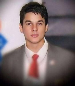 # Zgadnij, kto to jest: To bardzo sławny człowiek w dzisiejszych czasach i nie jest to… Zobacz więcej Przeczytaj więcej w pierwszym komentarzu.