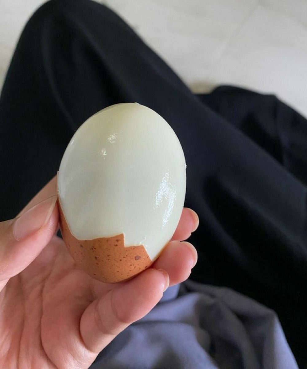 Lekarze ujawniają, że jedzenie gotowanych jajek rano powoduje…