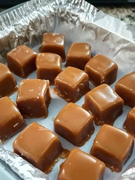 Karmelki w sześciu minutach Przepis znajdziesz w komentarzach.❤️ Wysłałam go tym, którzy mi podziękowali.