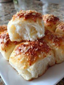 Pyszne, małe bułeczki z migdałami! Idealne na pożywne śniadanie.