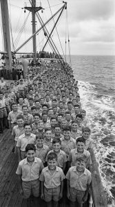 Kiedy 740 dzieci zostało skazanych na śmierć na morzu podczas II wojny światowej, cały świat powiedział „nie”. Tylko jeden człowiek powiedział „tak”. Był rok 1942. Pośrodku Oceanu Indyjskiego dryfował stary statek niczym pływająca trumna. Na pokładzie znajdowało się 740 polskich dzieci, sierot, które przeżyły radzieckie łagry, gdzie ich rodzice zmarli z głodu, chorób i wycieńczenia. Voir plus