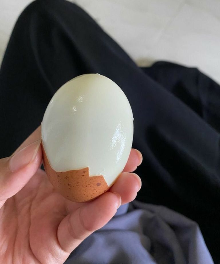 Lekarze ujawniają, że jedzenie gotowanych jajek rano powoduje…