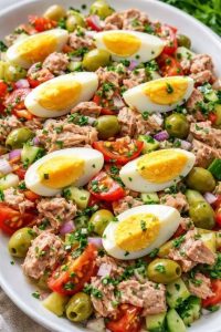 Sałatka śródziemnomorska z ziemniakami i tuńczykiem