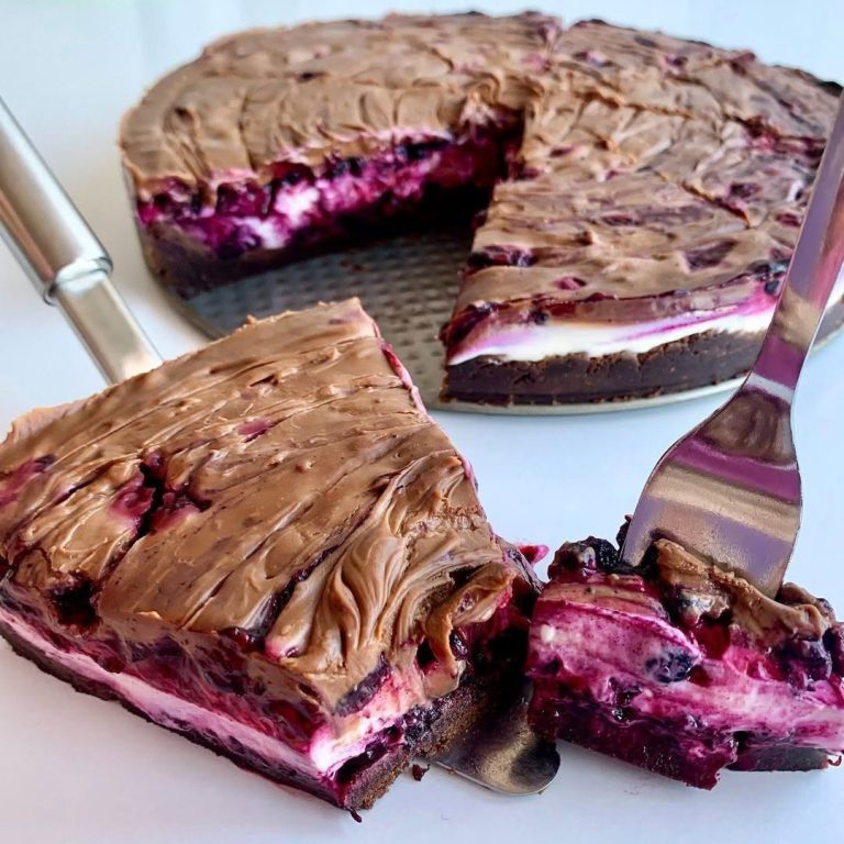 Kto lubi jagody 🫐 po prostu musi wypróbować to pyszne ciacho bez pieczenia 🍰