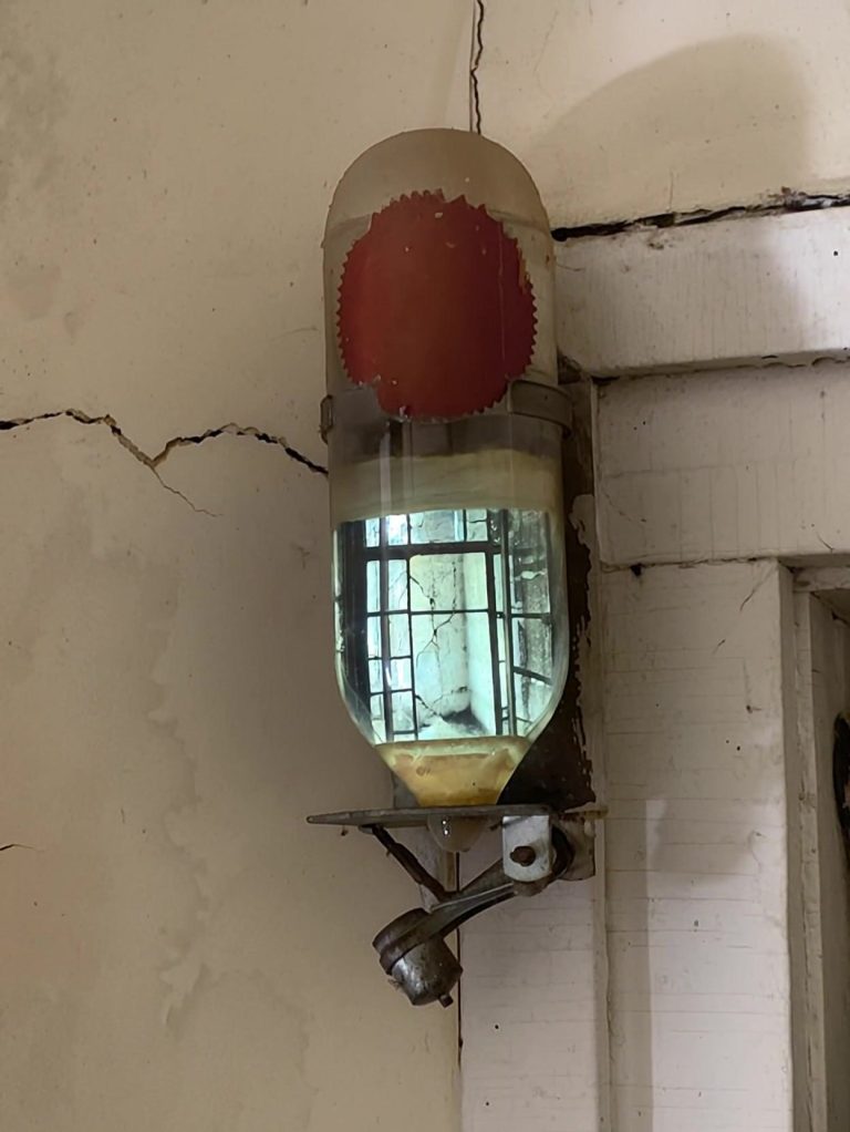 Ukryte piękno zabytkowych gaśnic: urządzenia zabezpieczające przekształcone w dzieła sztuki