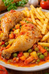 Gulasz z kurczaka z warzywami ogrodowymi