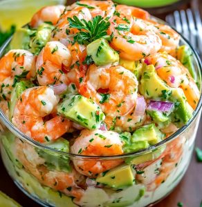 Kremowa sałatka z krewetkami i awokado