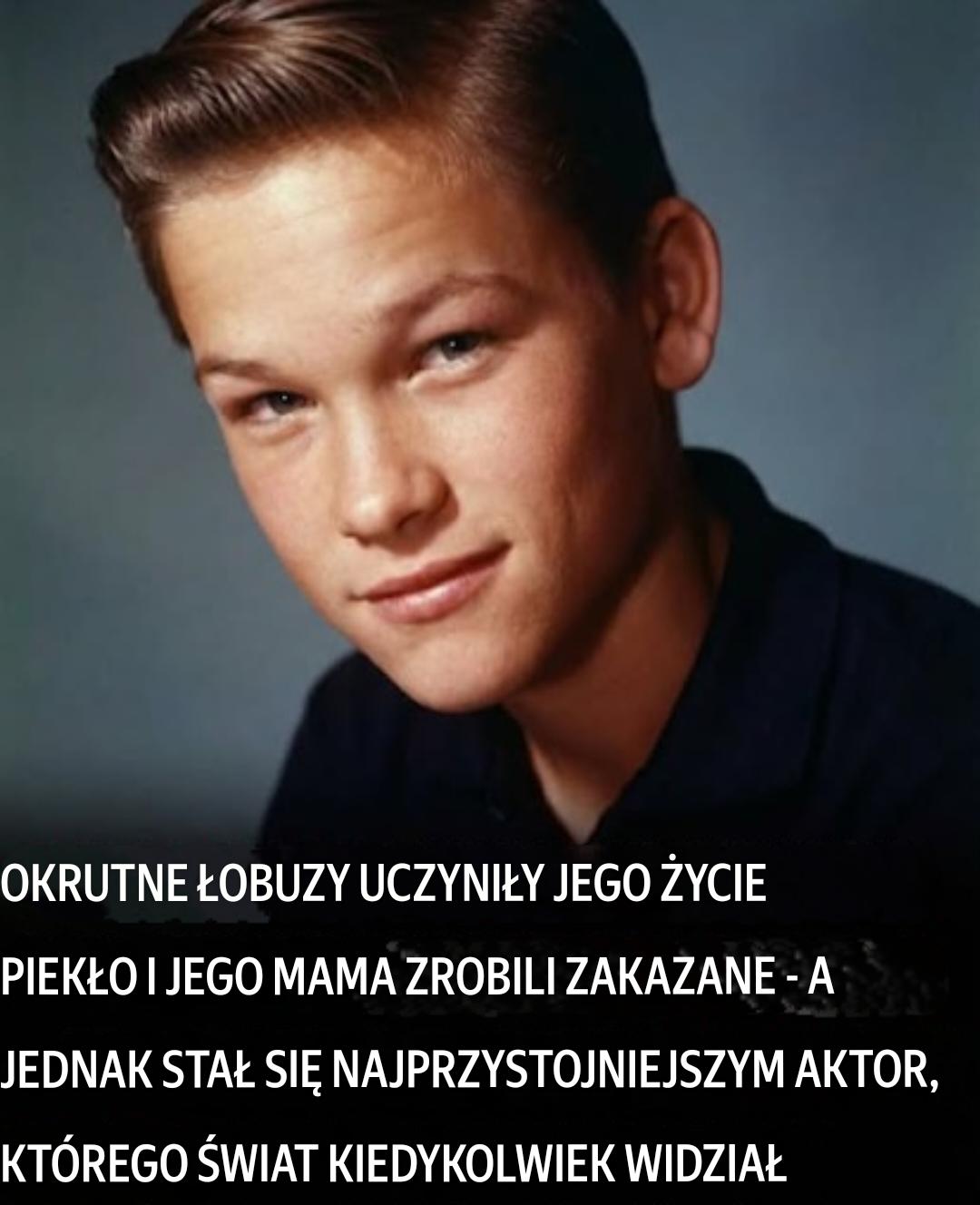 Ten przystojny młody mężczyzna urodził się w 1952 roku. Ale okrutni dręczyciele niemal go złamali. Jego siostra zmarła tragicznie. Zmagał się z alkoholizmem. A przez cały czas stawał się ikoną Hollywood. Kim więc jest? 🤔 Imię i nazwisko oraz historia w komentarzach: