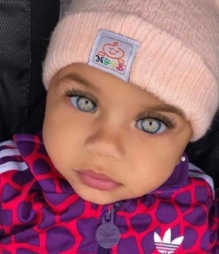 Gdy miała 3 lata, okrzyknięto ją „najpiękniejszą dziewczynką świata”. Poczekajcie, aż zobaczycie, jak wygląda dzisiaj, mając 17 lat: