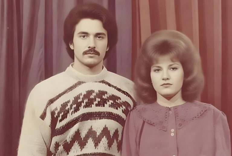 Tej nocy, kiedy powiedziałam rodzicom, że „straciłam wszystko”, mama nie zapytała, czy wszystko w porządku – po prostu napisała SMS-a: „Musimy porozmawiać na osobności”. Rano koperta z moim imieniem leżała na stole, siostra miała telefon gotowy do nagrywania, a ja w końcu zrozumiałam, dlaczego na ich tajnym czacie grupowym nazywali to „naszą szansą”.